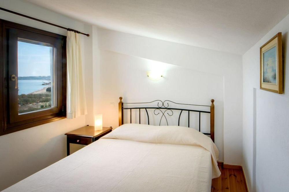Katevi Luxury Seafront Villa Ierissos Exterior foto